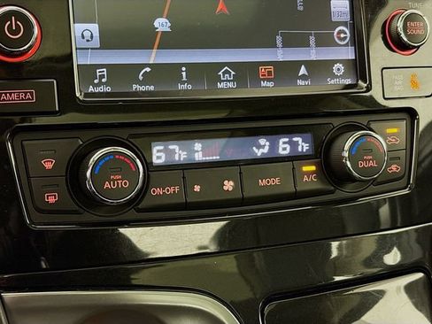 Used 2018 Nissan Maxima Platinum FWD image 16