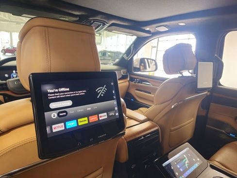 Used 2022 Jeep Grand Wagoneer Series III w/ Rear Seat Video Group 1 image 12