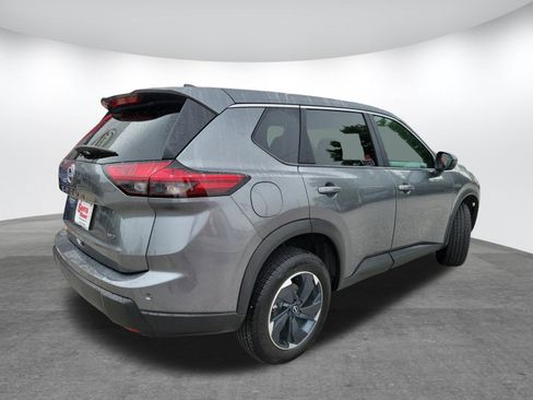 Used 2025 Nissan Rogue SV AWD/4WD image 5