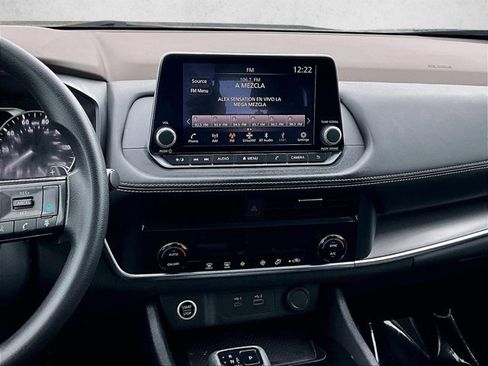 Used 2023 Nissan Rogue SV image 8