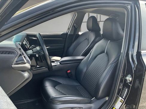 Used 2020 Toyota Camry SE image 21