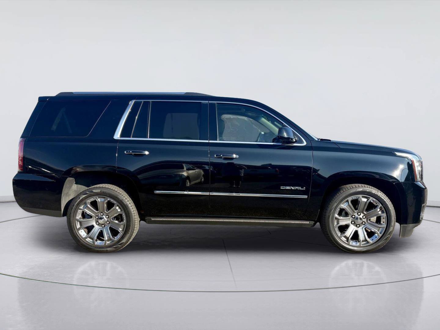 Used 2016 GMC Yukon Denali w/ Open Road Package AWD/4WD image 2