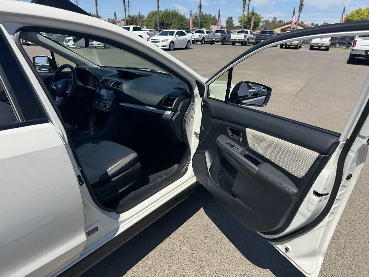 Used 2017 Subaru Crosstrek 2.0i Premium w/ Moonroof Package AWD/4WD image 16