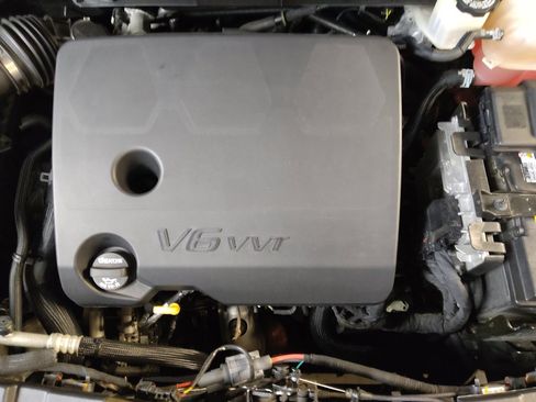 Used 2021 Chevrolet Traverse LS FWD image 30
