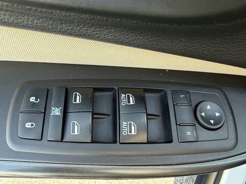 Used 2015 Jeep Cherokee Latitude FWD image 26