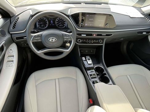Used 2023 Hyundai Sonata SE w/ Preferred Accessory Package FWD image 8