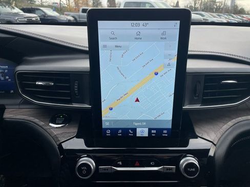 Certified 2021 Ford Explorer Platinum w/ Equipment Group 601A image 24