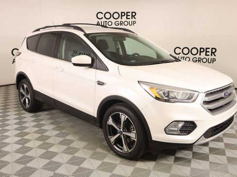 Used 2017 Ford Escape SE w/ Equipment Group 201A image 1