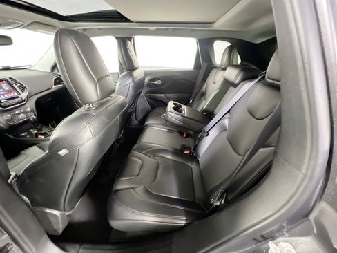 Used 2022 Jeep Cherokee Limited image 24