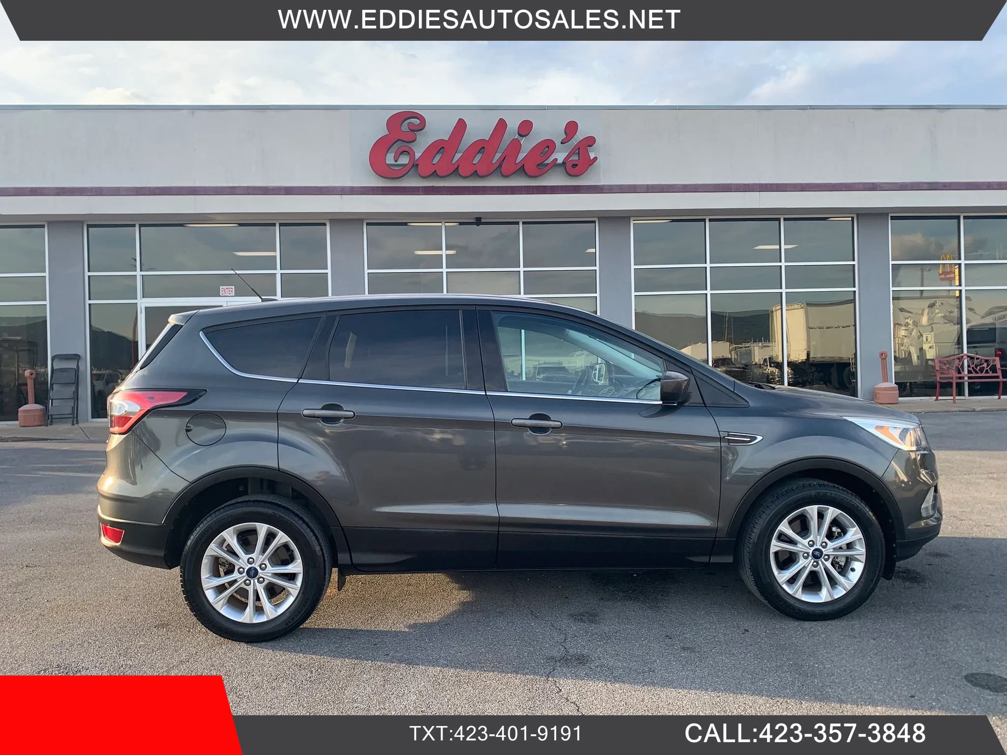 Used 2017 Ford Escape SE AWD/4WD image 1
