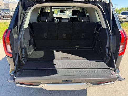 Used 2025 Ford Expedition Platinum AWD/4WD image 14
