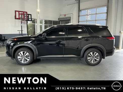 Used 2025 Nissan Pathfinder SL w/ Cargo Package FWD image 17