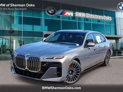 New 2026 BMW 740i w/ Premium Package RWD image 1