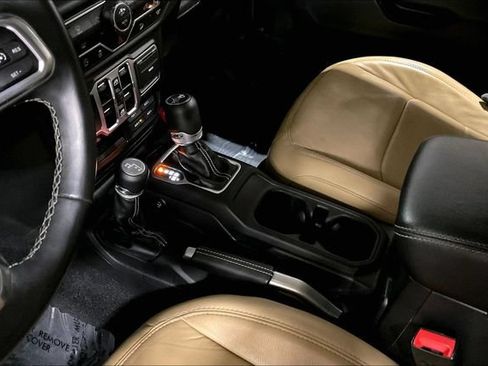 Used 2018 Jeep Wrangler Unlimited Sahara AWD/4WD image 16