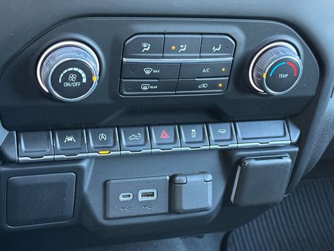 Certified 2022 Chevrolet Silverado 1500 Custom image 20