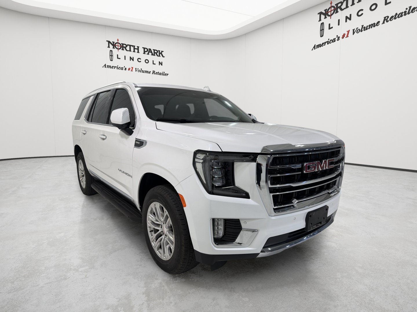 Used 2023 GMC Yukon SLT w/ SLT Premium Package AWD/4WD image 7