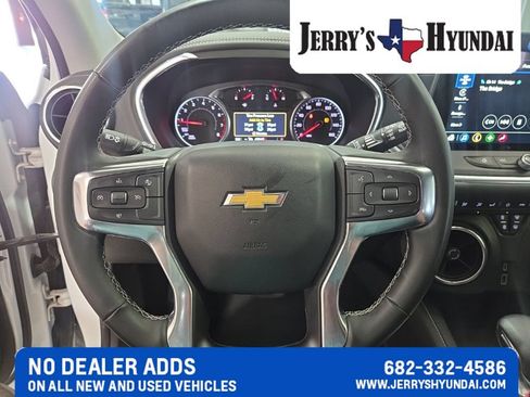 Used 2025 Chevrolet Blazer LT w/ LPO, Black Grille Bar Package FWD image 15