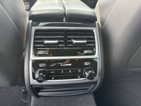 Used 2022 BMW 740i xDrive w/ M Sport Package AWD/4WD image 17