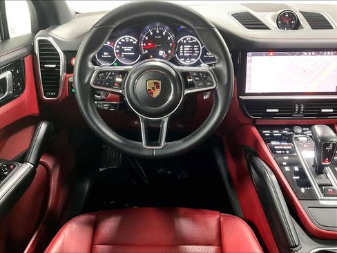 Used 2021 Porsche Cayenne image 16