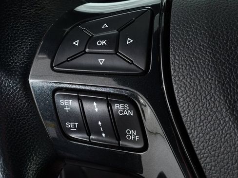 Used 2018 Ford Explorer XLT w/ Equipment Group 202A AWD/4WD image 33