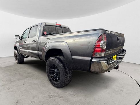 Used 2015 Toyota Tacoma 4x4 Double Cab w/ SR5 Package image 2