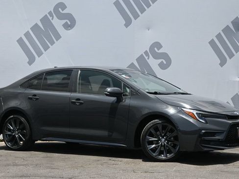 Used 2024 Toyota Corolla SE FWD image 3