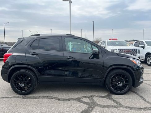 Used 2022 Chevrolet Trax LT w/ Driver Confidence Package image 2