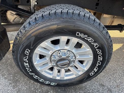 Used 2019 Ford F250 XLT w/ XLT Value Package image 21