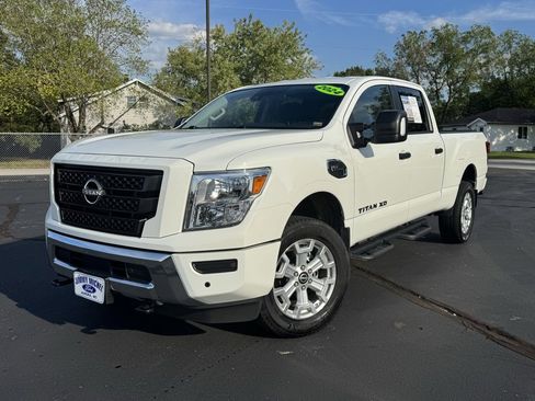 Used 2024 Nissan Titan SV w/ SV Convenience Package image 27