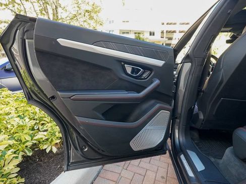 Used 2019 Lamborghini Urus AWD/4WD image 71