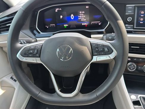 Certified 2024 Volkswagen Jetta SE w/ Panoramic Sunroof Package FWD image 15