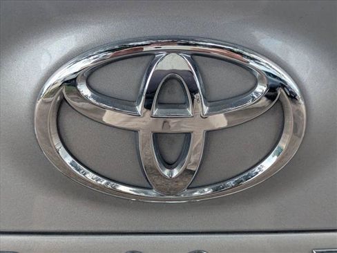 Used 2020 Toyota Camry SE FWD image 12
