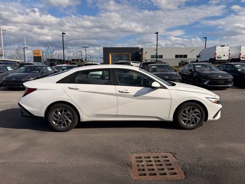 Certified 2024 Hyundai Elantra SEL FWD image 2
