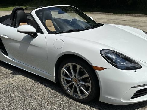 Used 2018 Porsche 718 Boxster Base 2dr Convertible image 21