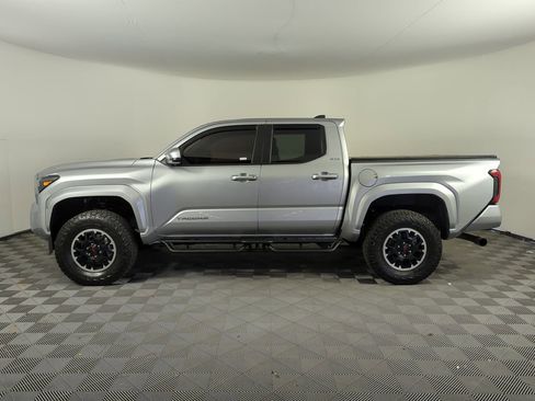 Used 2025 Toyota Tacoma SR5 AWD/4WD image 8