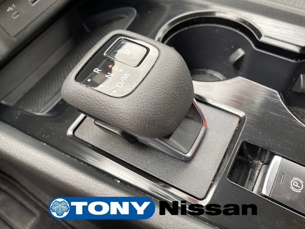 Used 2023 Nissan Rogue SV FWD image 17