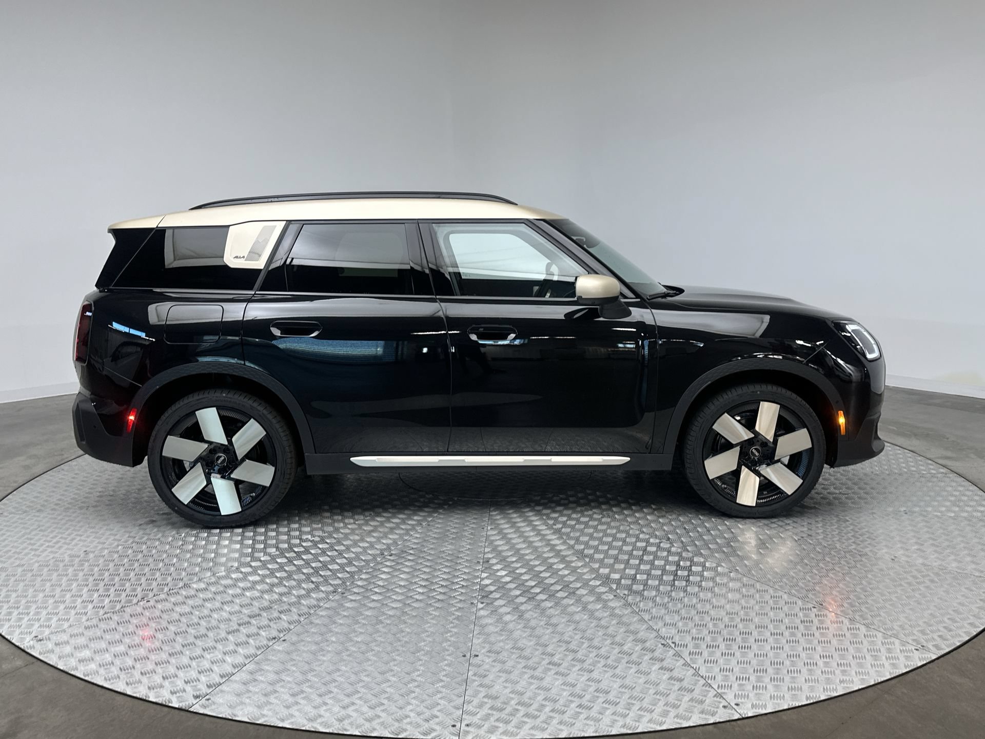 Certified 2026 MINI Cooper Countryman S w/ Comfort Package Max AWD/4WD image 10