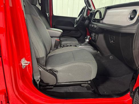 Used 2025 Jeep Wrangler Sahara w/ Safety Group image 13