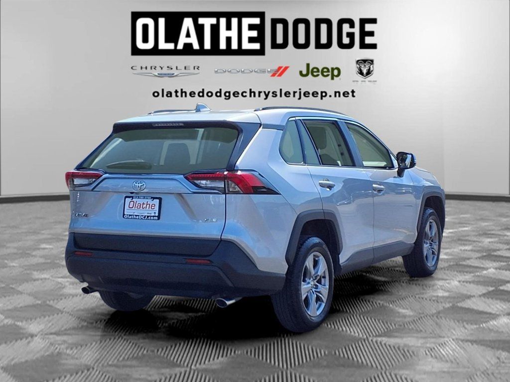 Used 2025 Toyota RAV4 XLE FWD image 26