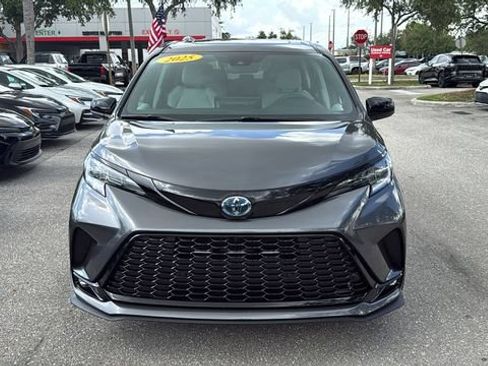 Used 2025 Toyota Sienna XSE w/ XSE Plus Package FWD image 2