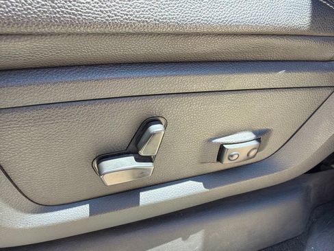 Used 2022 RAM 2500 Big Horn w/ Night Edition AWD/4WD image 17