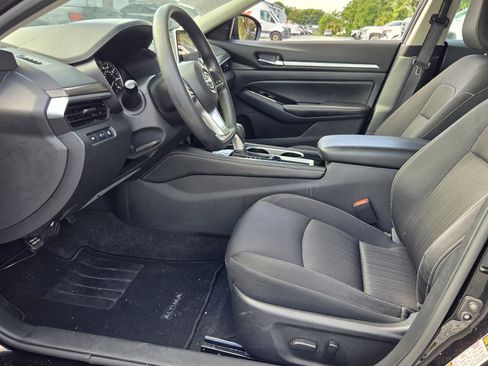 Used 2023 Nissan Altima 2.5 SV FWD image 9