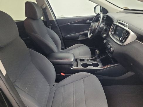 Used 2017 Kia Sorento LX w/ LX Convenience Package image 21