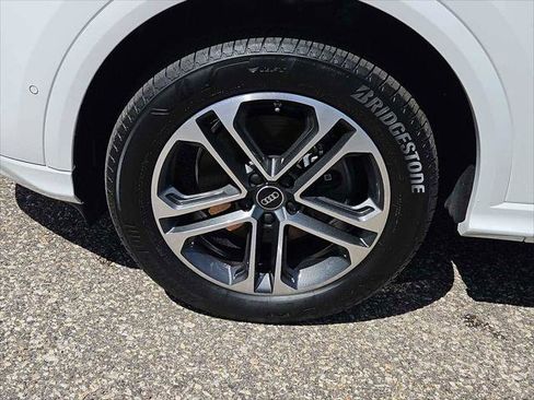 Certified 2025 Audi Q5 Premium w/ Convenience Package AWD/4WD image 2