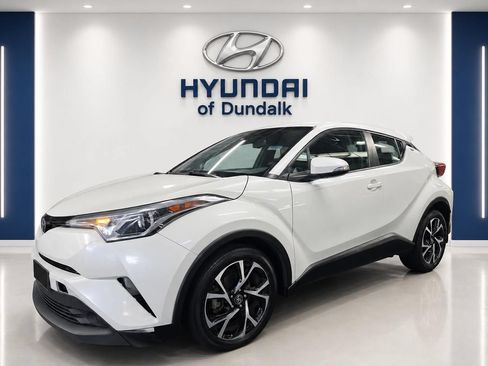 Used 2019 Toyota C-HR XLE FWD image 3