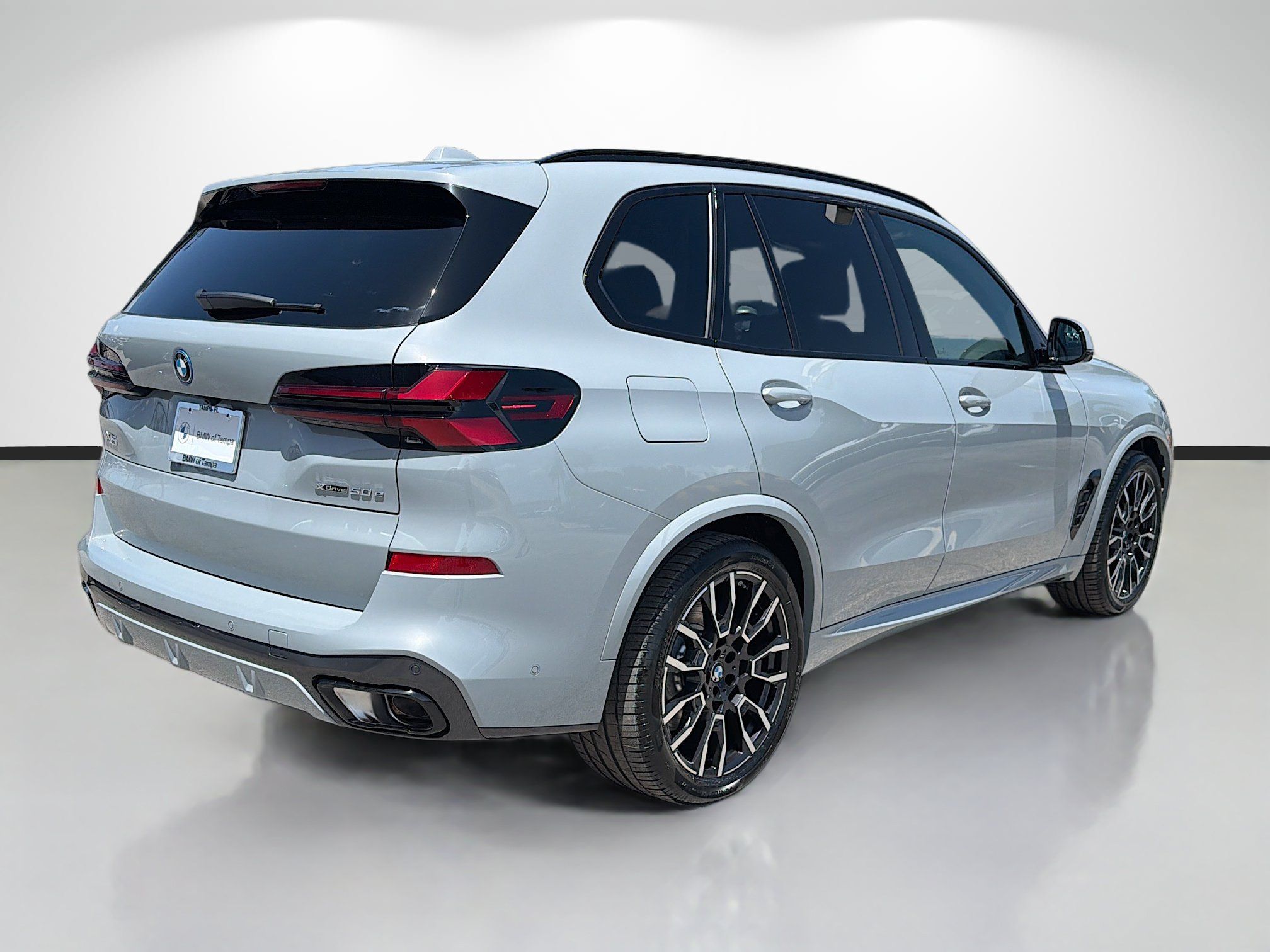New 2026 BMW X5 xDrive50e w/ Executive Package AWD/4WD image 3