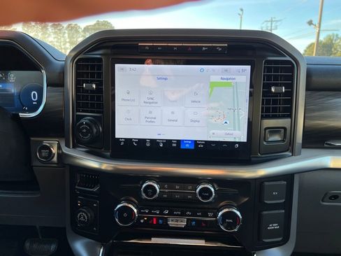 Used 2024 Ford F150 Lariat w/ FX4 Off-Road Package image 21