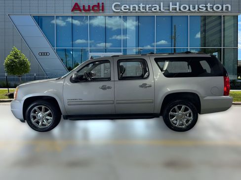 Used 2013 GMC Yukon XL SLT image 2
