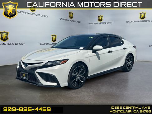 Used 2022 Toyota Camry SE FWD image 1