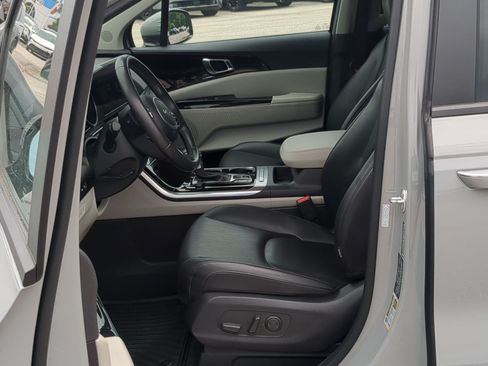 Certified 2024 Kia Carnival EX FWD image 11